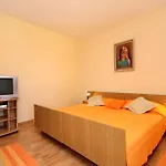 Apartments And Rooms With Parking Space Jelsa, Hvar - 8798