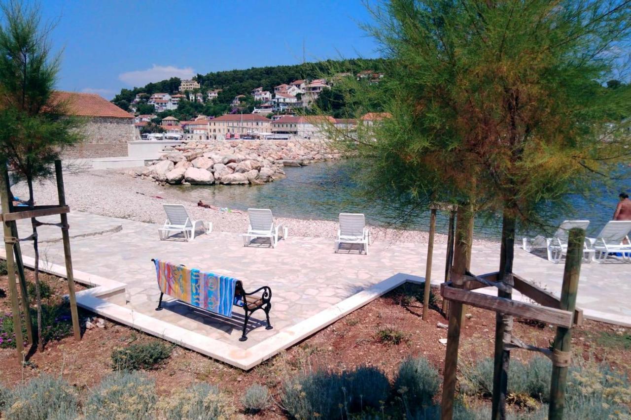 Apartments And Rooms With Parking Space Jelsa, Hvar - 8798 Guest house