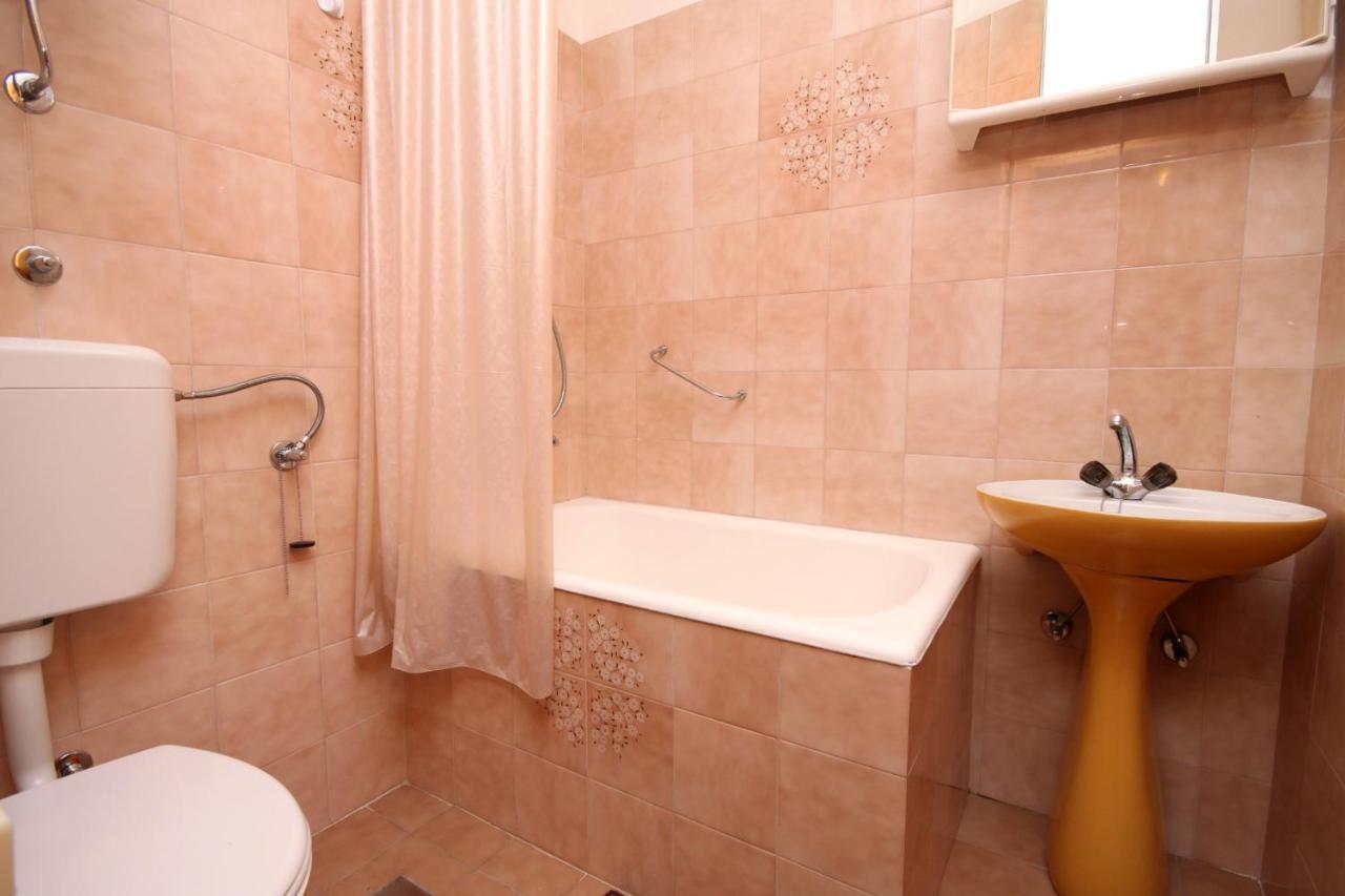 Apartments And Rooms With Parking Space Jelsa, Hvar - 8798 Guest house Jelsa (Hvar)